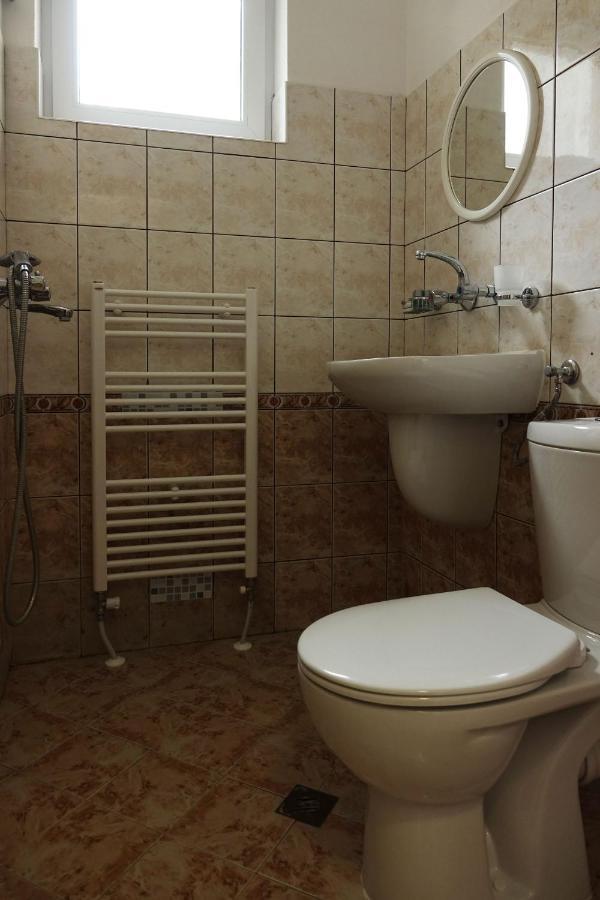 Семеен Хотел Орфей Teshel Exterior foto